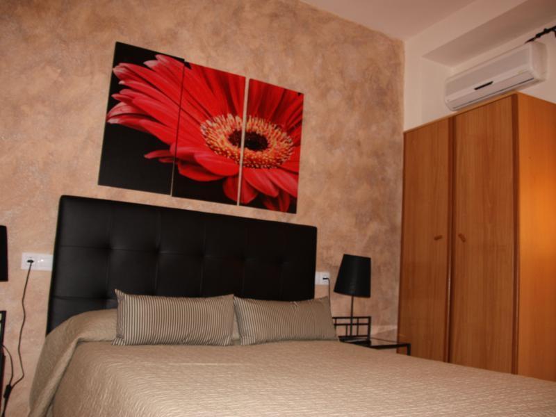 Hostal Rte. Elena Fuentes de Ebro Номер фото