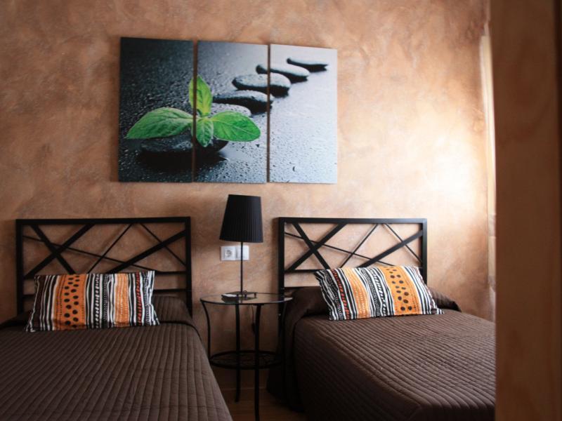 Hostal Rte. Elena Fuentes de Ebro Номер фото