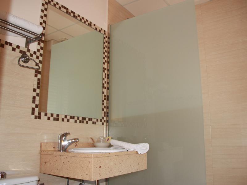 Hostal Rte. Elena Fuentes de Ebro Номер фото