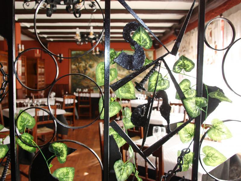 Hostal Rte. Elena Fuentes de Ebro Екстер'єр фото